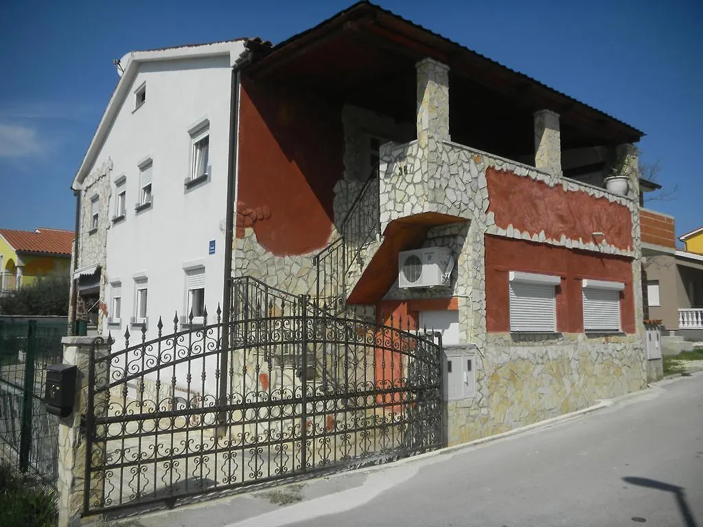 Apartment Zoran Pošesi Medulin