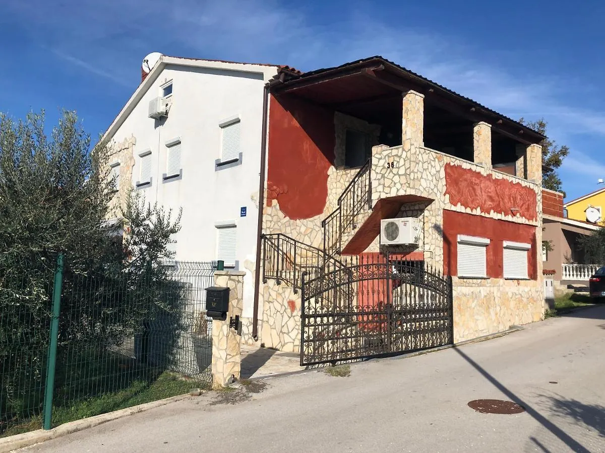 Apartment Zoran Pošesi Medulin