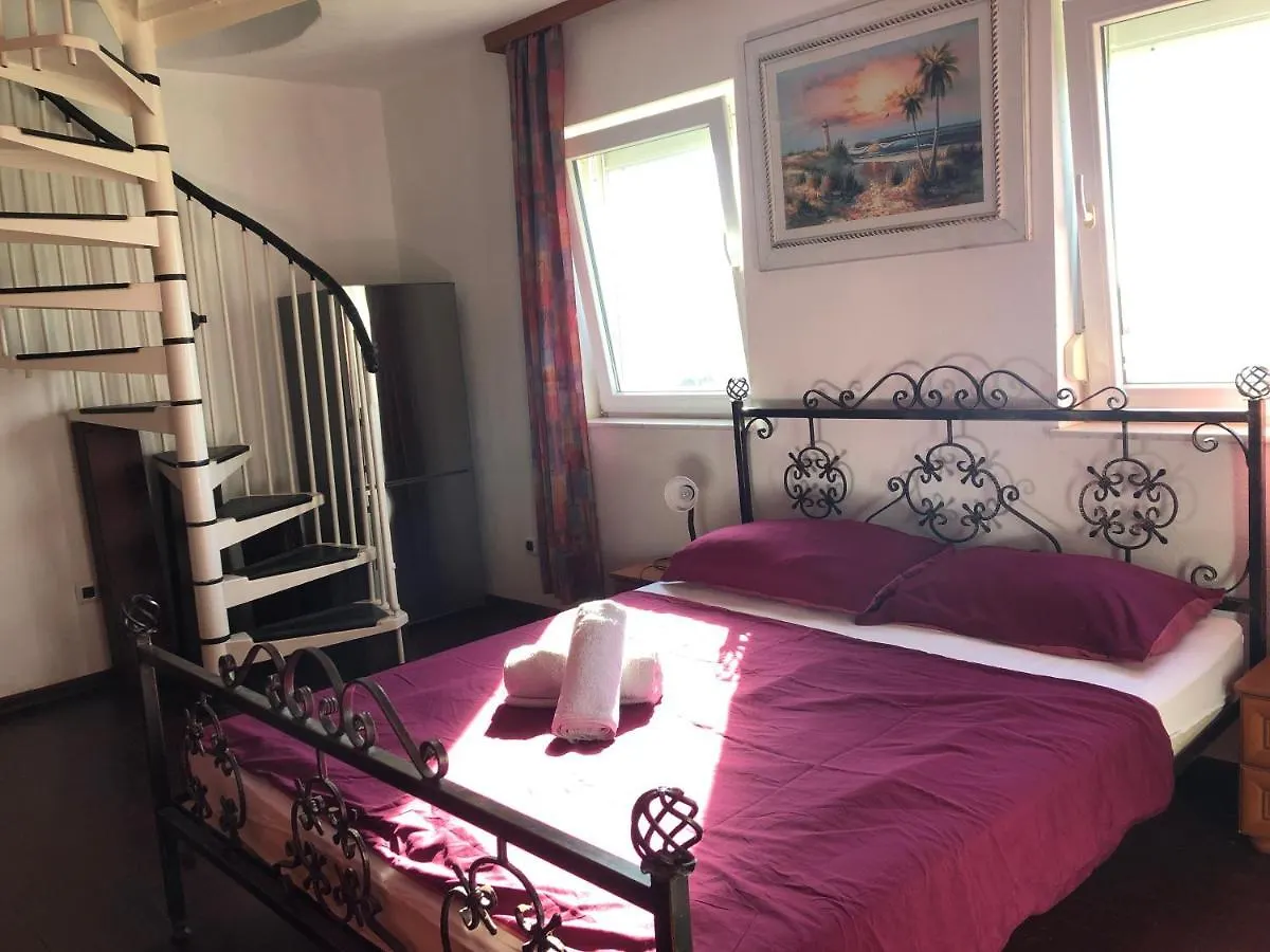 Apartment Zoran Pošesi Medulin