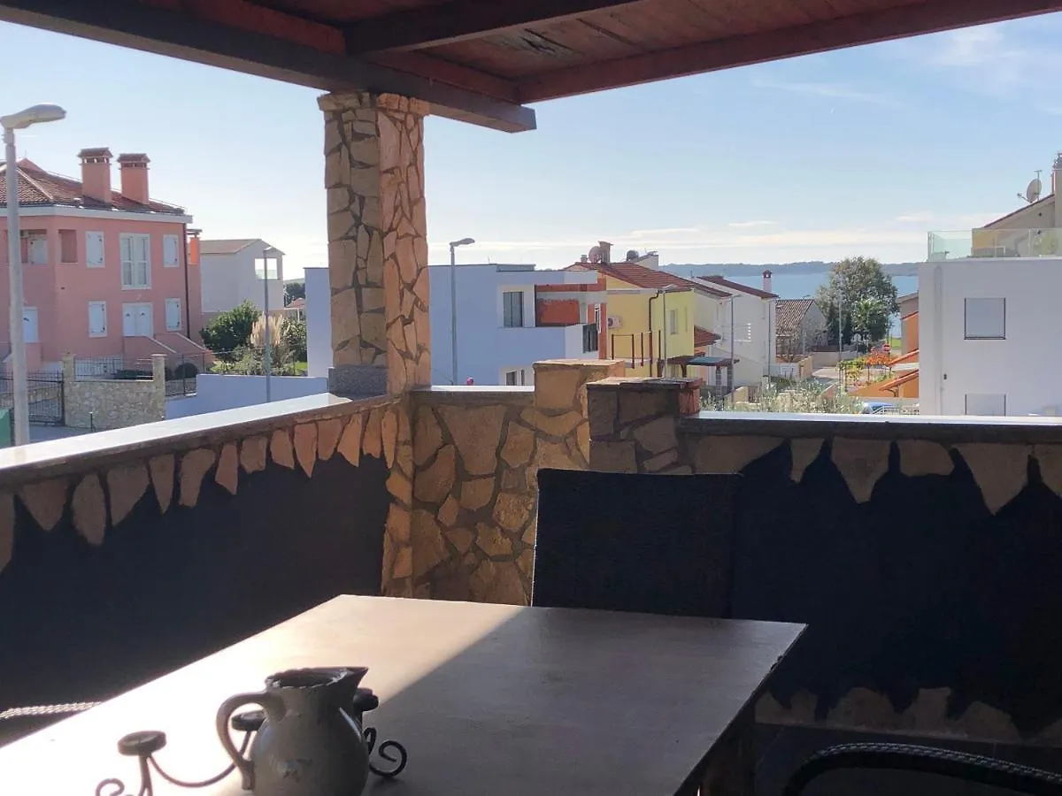 Apartment Zoran Pošesi Medulin