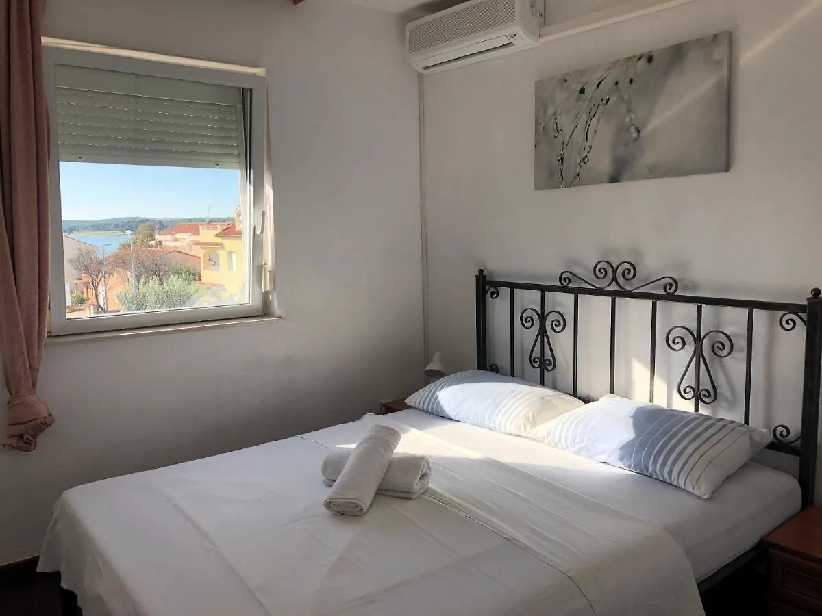 Apartment Zoran Pošesi Medulin 0*,  Kroatië